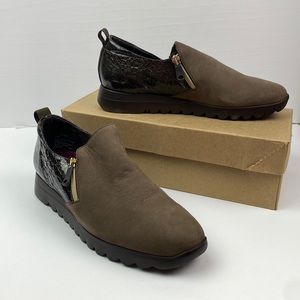 Munro | Brown Nubuck Embossed Patent Leather Croc Kit Wedge Loafers 10M